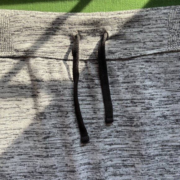 ATHLETA Downplay Medium Knit Mini Grey Pocket Drawstring Pullon Stretch - Picture 2 of 7